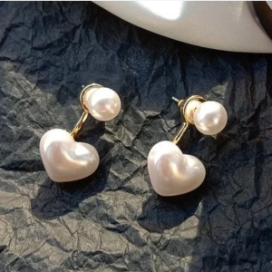 simple pearl heart earrings.